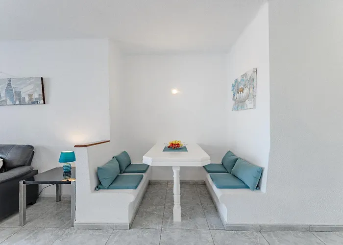 Heated Pool In Front Of A Lägenhet