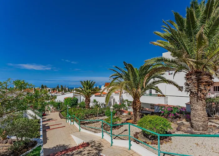 Heated Pool In Front Of A Lägenhet *