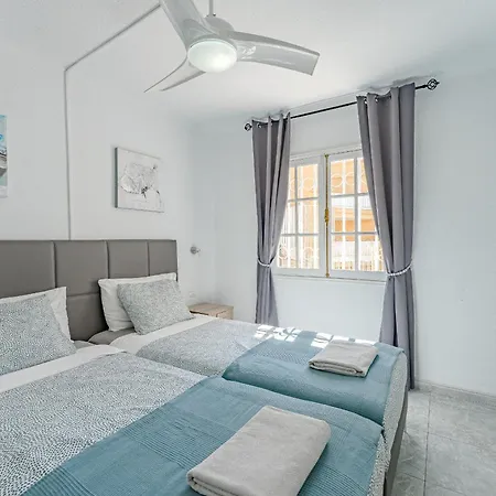 Heated Pool In Front Of A 아데제