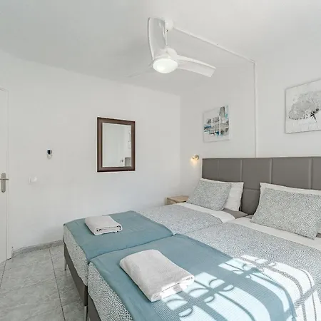 Heated Pool In Front Of A Lejlighed *