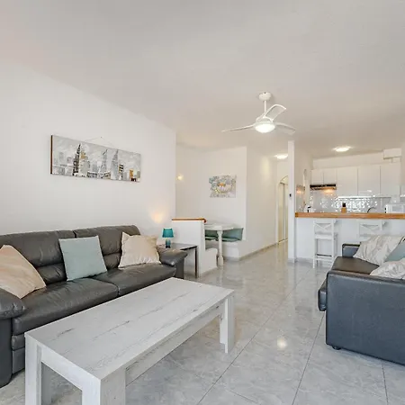 Heated Pool In Front Of A Апартаменты